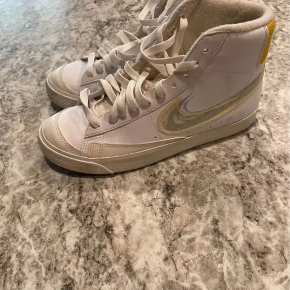 Kids size 5Y Sneakers